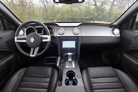 mustang-interia.jpg